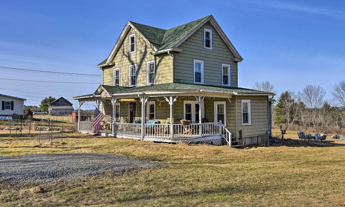 Narrowsburg Casa | Narrowsburg Farmhouse Hideaway on 2 Acres w/ Pond!