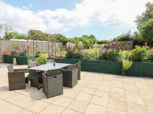 Cosheston Casa | Nash Lodge