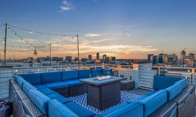 Edgehill Cabaña | Nashview- Heart of Gulch - 360º Views of Downtown!