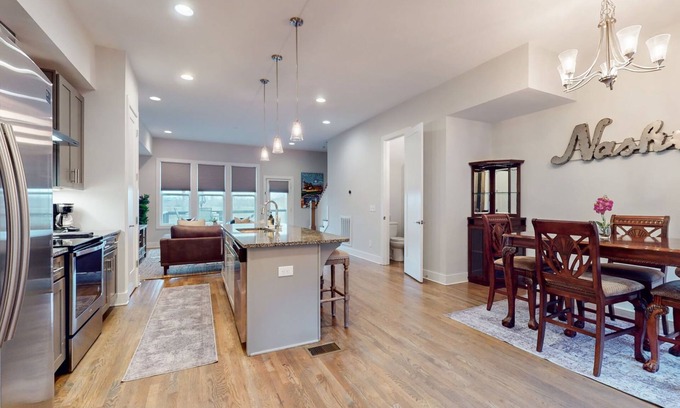 Haynes Area Casa | Nashville River Front. Close Proximity To Hotspots