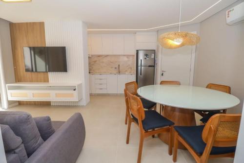 Sao Jose Apartamento | Nassau 203 - Excelente apartamento - Finamente mobiliado e decorado - À poucos metros da praia - (Consultar serviços de roupa de cama e banho)