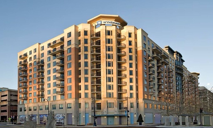 National Harbor Complejo | Nat'l Harbor MD’s Innovative Waterfront District near Wash DC 2BD/2BA Deluxe Ste