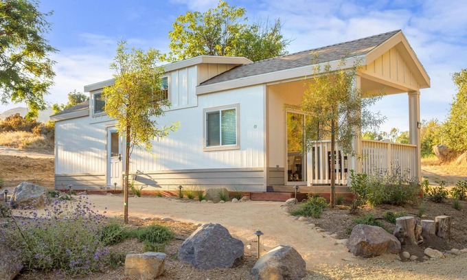 Temecula Cabina | Native Falls Cabin (1BR Loft XL 18) - 1BR Loft XL Craftsman Cabin
