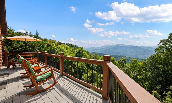 Bryson City Casa | Native Winds Luxury Cabin Rental