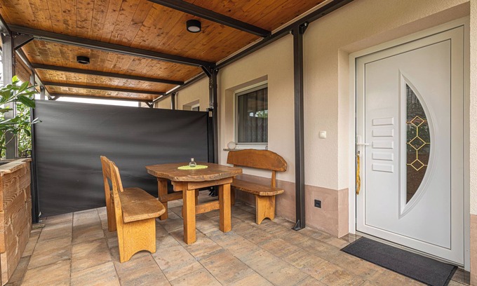 Marindol Apartamento | Natura Kolpa Orange Apartment, Adlešiči, Slovenia