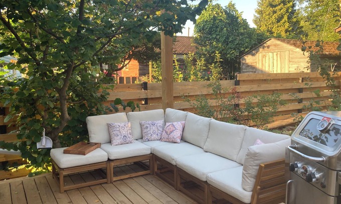 Nelson Apartamento | Natural Nook by Nelson lakeside park. Downtown walkable and pet friendly!