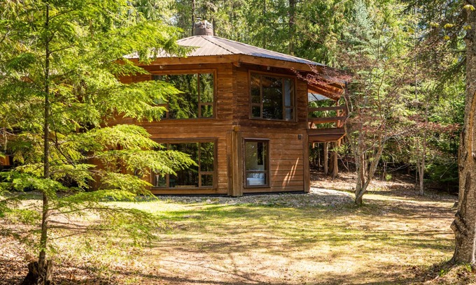Meadow Creek Casa | Natural surroundings, peace & quiet, with adventure on your doorstep. (Pets ok)