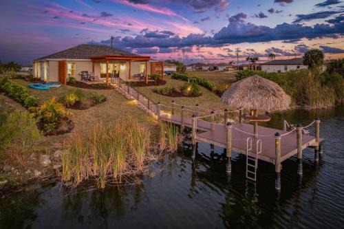 Mariner Casa | Natural Wonder, Private Dock on Canal with Tiki Hut - Villa Loch Ness Landing-Roelens Vacations
