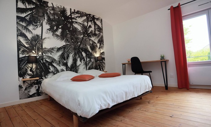 Doue-la-Fontaine Casa | Nature break in Doué La Fontaine: house with terrace and Bioparc decor