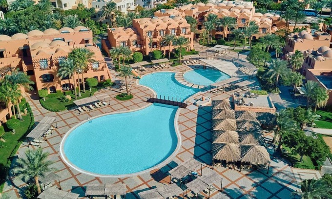 Makadi Bay Complejo | Nature-Embraced Room w/ Outdoor Pool View for Peaceful Relaxation