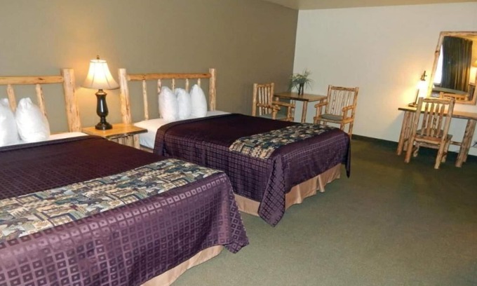 Ponderay Casa | Nature Escape, 3 Two Queen Bed Units, Lake Recreation, Breakfast, Parking!