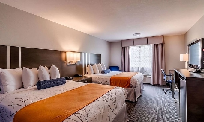 Lexington Complejo | Nature Escape! Unit Near Attractions in GuestHouse Lexington, Parking, Pool!