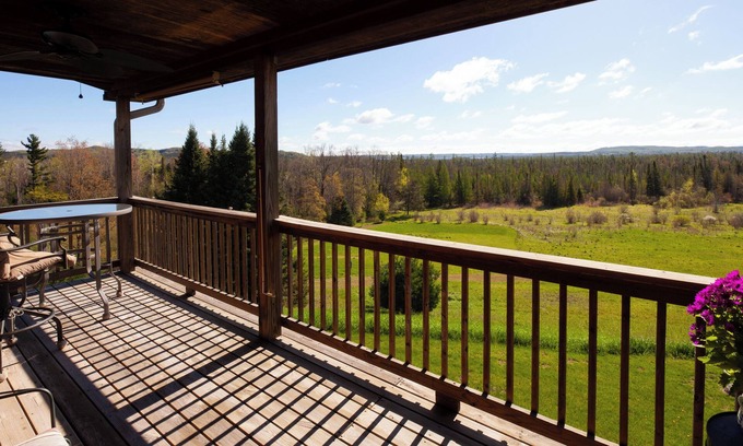 Cedar Cama Y Desayuno | Nature Getaway, Menu breakfast served in your room