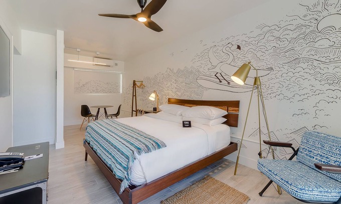 Lauderdale-by-the-Sea Hotel | Nature is Calling! Near Pompano Pier, On-site Pool, Pier Fishing, and Marina