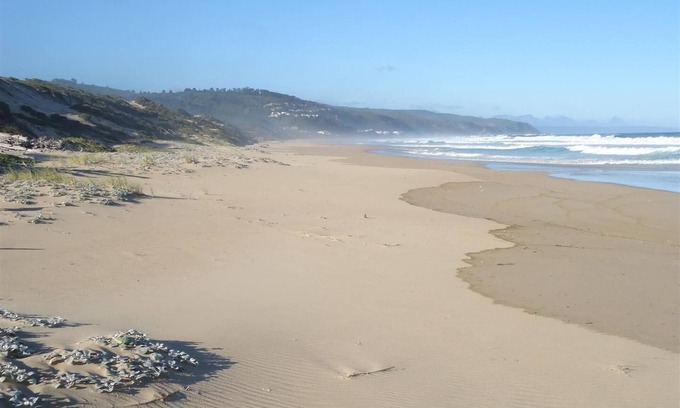 Keurboomstrand Apartamento | El paraíso de los amantes de la naturaleza! 100 metros de la playa! Piscina.