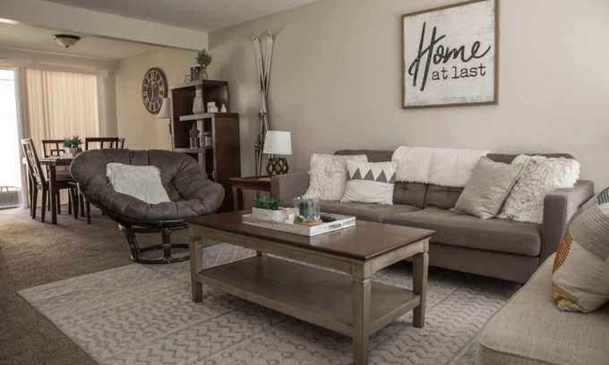 Millcreek Casa | Nature lovers enjoy mountains & cozy home retreat