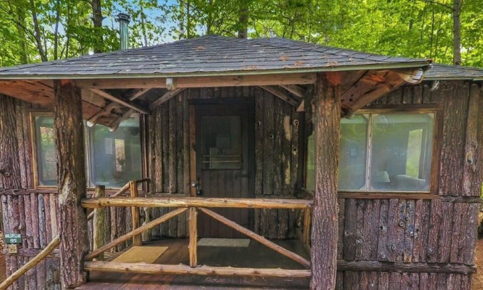 Readfield Cabina | Nature Lovers' Paradise: A Rustic 1BR Cabin w/ shared access to Lovejoy Pond