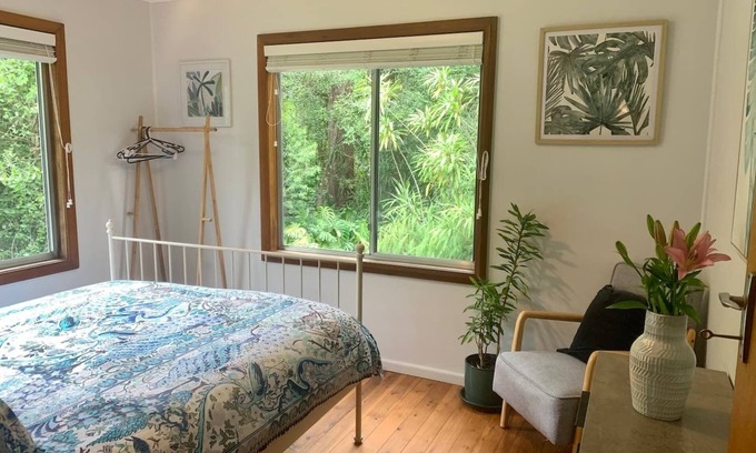 Falls Creek Cabaña | Nature retreat : 10m to Huskisson & beaches