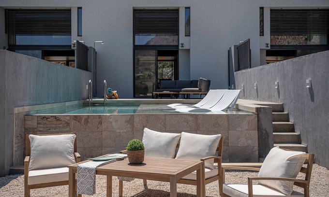 Patsianos Casa | Nature's Den four Luxury Suites package