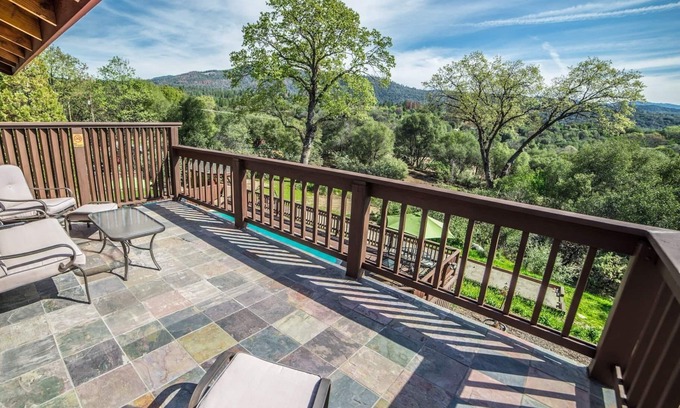 Ahwahnee Cama Y Desayuno | Nature's Inn Bed and Breakfast