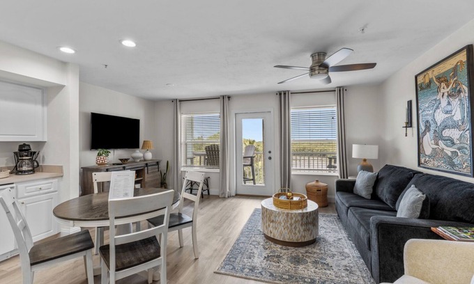 Cedar Key Condominio | Nature's Landing B203 Seasalt in Historic CedarKey