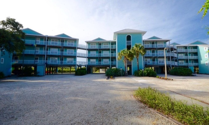 Cedar Key Condominio | Nature's Landing C104 Corner Unit with Pool!