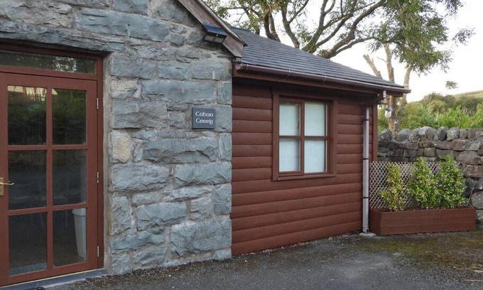 Bronaber Casa | Nature's Oasis: Pet-Friendly Snowdonia Cottage