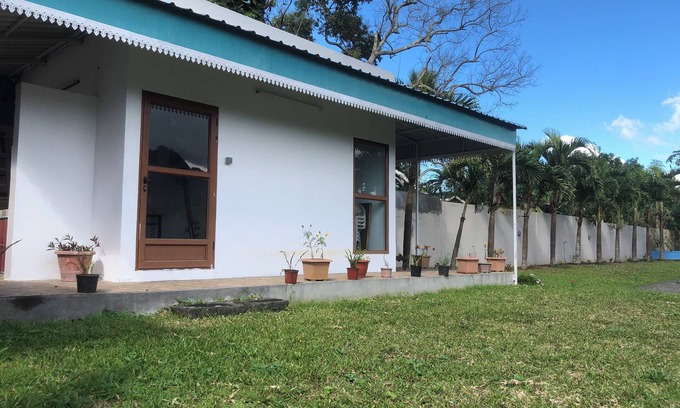 Saint-Pierre Apartamento | Nature Studio house located centrally on Island. Near Mountain, Motorways& Shops
