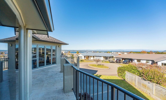 Nukuhau Casa | Nature Vistas - Lake Taupo Holiday Home