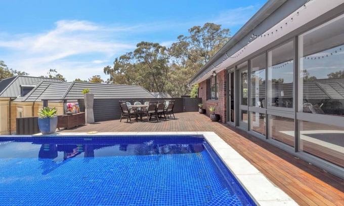 Burnside Casa | Natures Edge A Parkland Escape for Families
