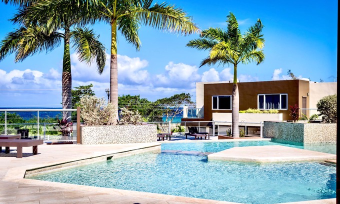 Montego Bay Casa | Casas náuticas 2, frente al mar / vista, Wifi gratuito, A / C, bañera de hidromasaje, parrilla de barbacoa. Balcón