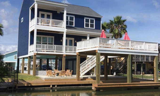Jamaica Beach Casa | Nautical Splash!