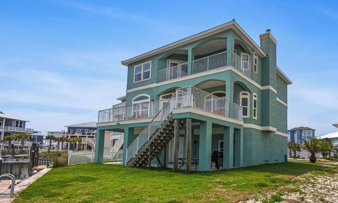 Navarre Beach Villa | Navarre Beach Villa w/ Water Views Sleeps 12/ Kayaks + Bikes + OPTIONAL CARTS