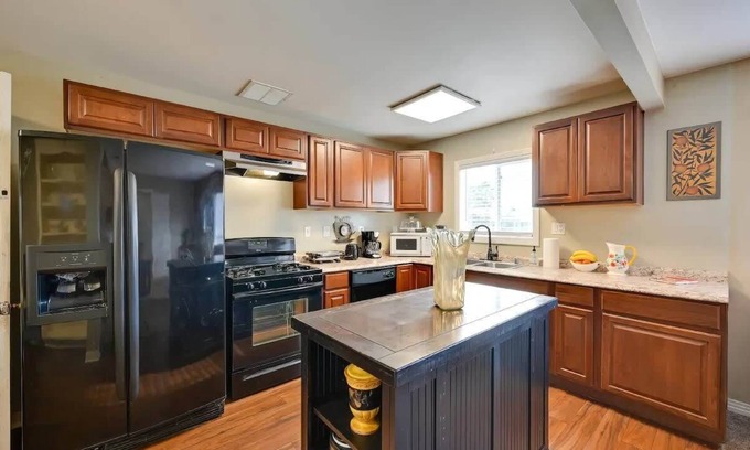 Bostonia Casa | Navigate Stays 5 Bed Home w/ Private Pool