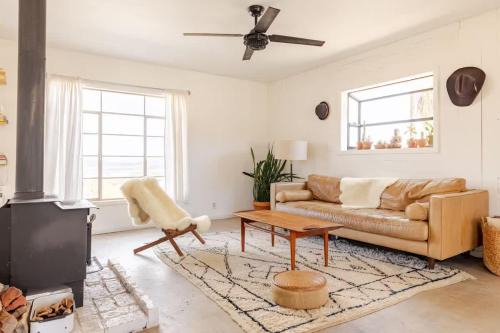 Panorama Heights Casa | Navigate Stays retreat W Hot Tub Bobs Homestead