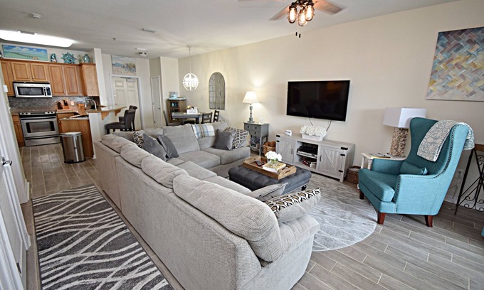 Fort Morgan Pines Condominio | Navy Cove Harbor 2202 2 Bedroom Condo by RedAwning