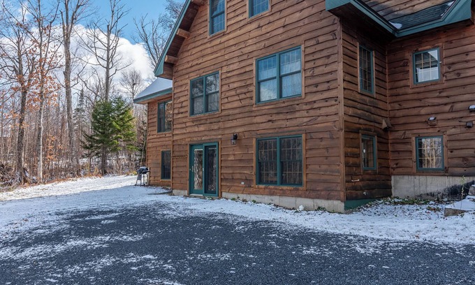 Carrabassett Valley Apartamento | Charming apartment situated on West Mountain.