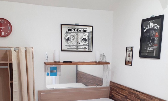 Razac-sur-l'Isle Apartamento | (N°09) Nice new studio with garden view and free private parking