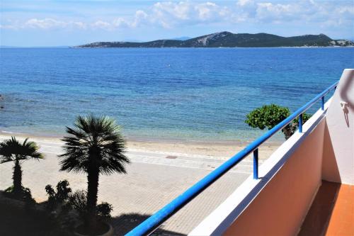 Nea Styra Apartamento | Nea Styra seafront apartment with stunning view