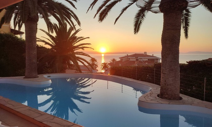 Maladroscia Villa | Villa Nea, para 11 personas, piscina, terraza panorámica, a 70 mt de la playa