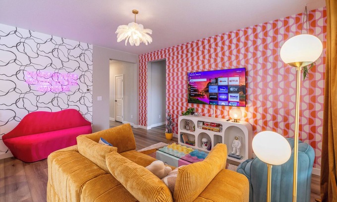 Commerce City Casa | Cama KING / Arcade / Golf / Piscina / Pre-AMADO