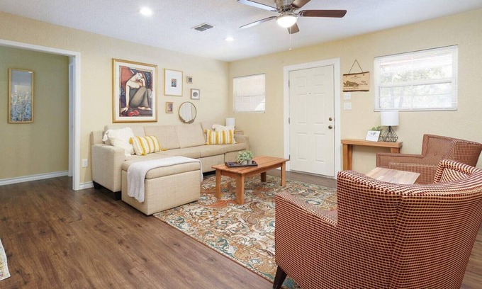 Jefferson Casa | Near Alamo & San Pedro Springs-Woodland Wanderlust