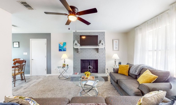 Myrtle Grove Casa | Near Beach w/ private yard & well-equipped kitchen