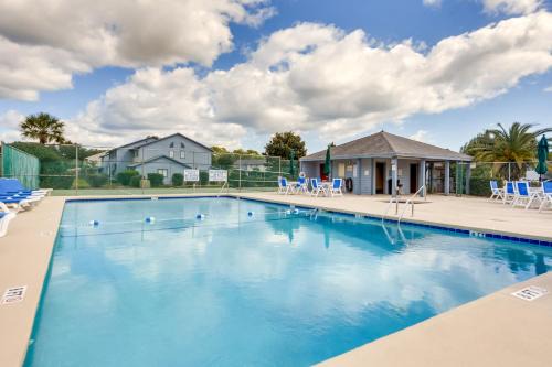 Little River Casa | Near Beaches and Golf Courses Little River Townhome
