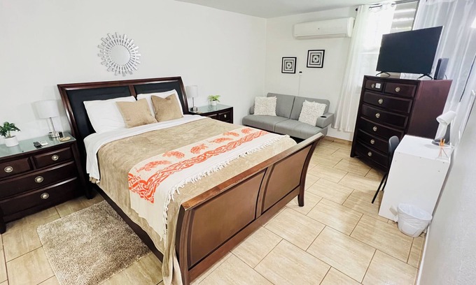 Barceloneta Apartamento | Near beaches, cozy apartment 5 min from Premium Outlets and restaurants.