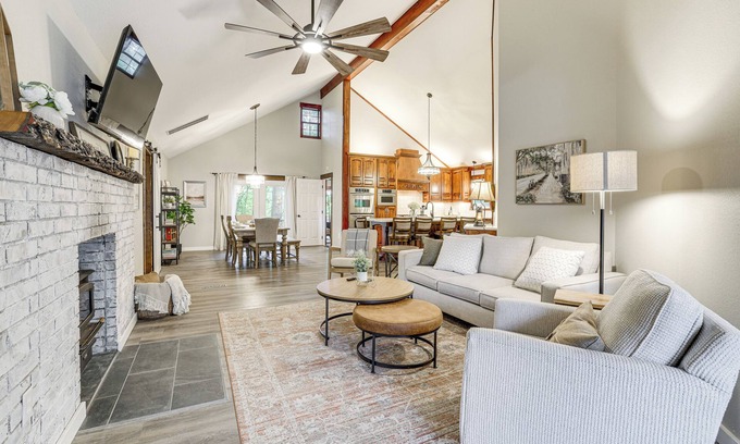 Pineville Casa | Near Bella Vista Trails & Elk River: Family Home!