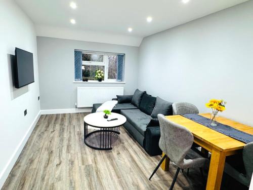 Quinton Apartamento | Near Birmingham - Quiet Retreat - Private Parking
