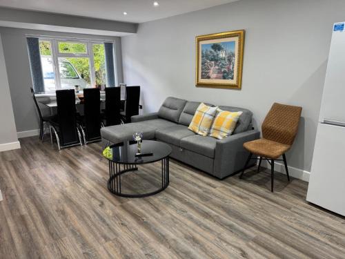 Quinton Apartamento | Near Birmingham - Stylish and Peaceful - Private Parking