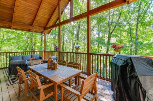 North Fork Township Casa | Near Boone-Custom Built Cabin 3 BR 3 BA with Hot Tub