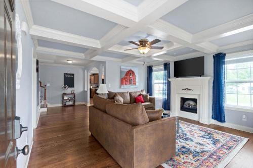Clarksville Casa | Near Campbell & Downtown - Cottage & Carriage House